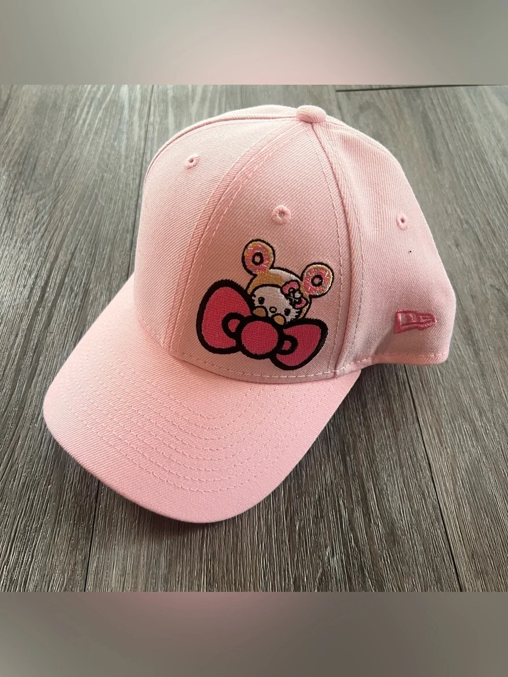 New Era tokidoki x Hello Kitty Donut Kitty Bow Women's Snapback - Picture 1 of 5